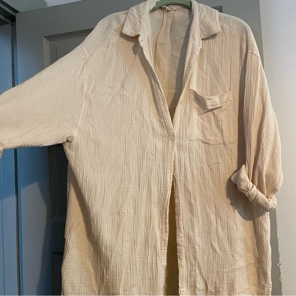 Listicle Button Down Oversized Top - Picture 4 of 4